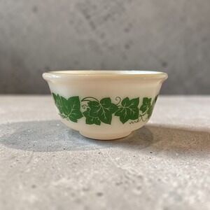Vintage Hazel Atlas mixing  Bowl Green Ivy Leaf Pattern